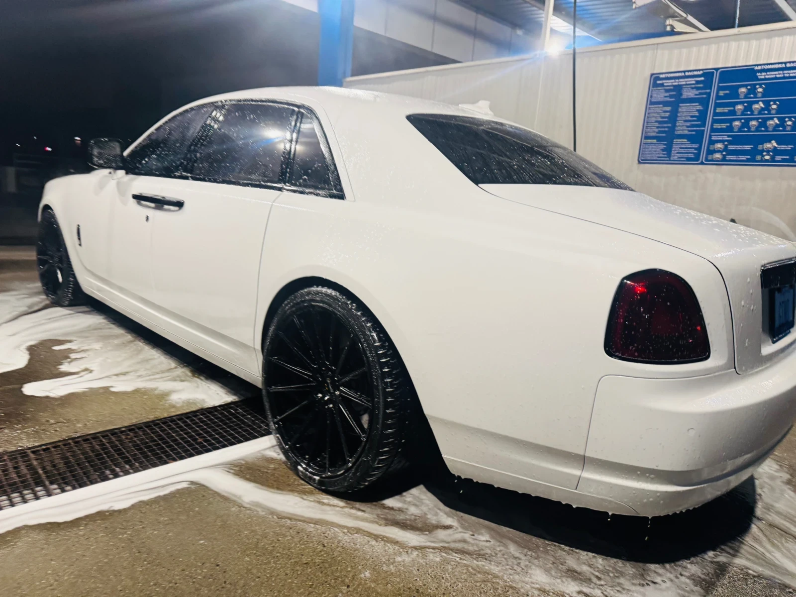 Rolls-Royce Ghost Предлага се и Собствен ЛИЗИНГ Black badge v12 600h - изображение 10