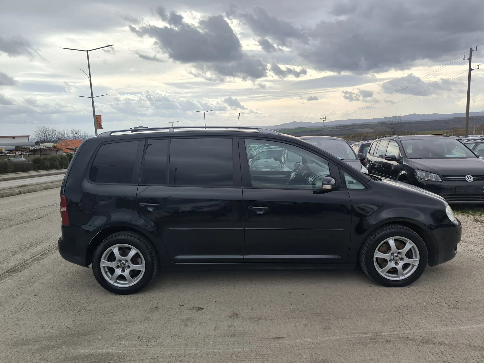 VW Touran 2.0TD Automatic 170kc - изображение 4