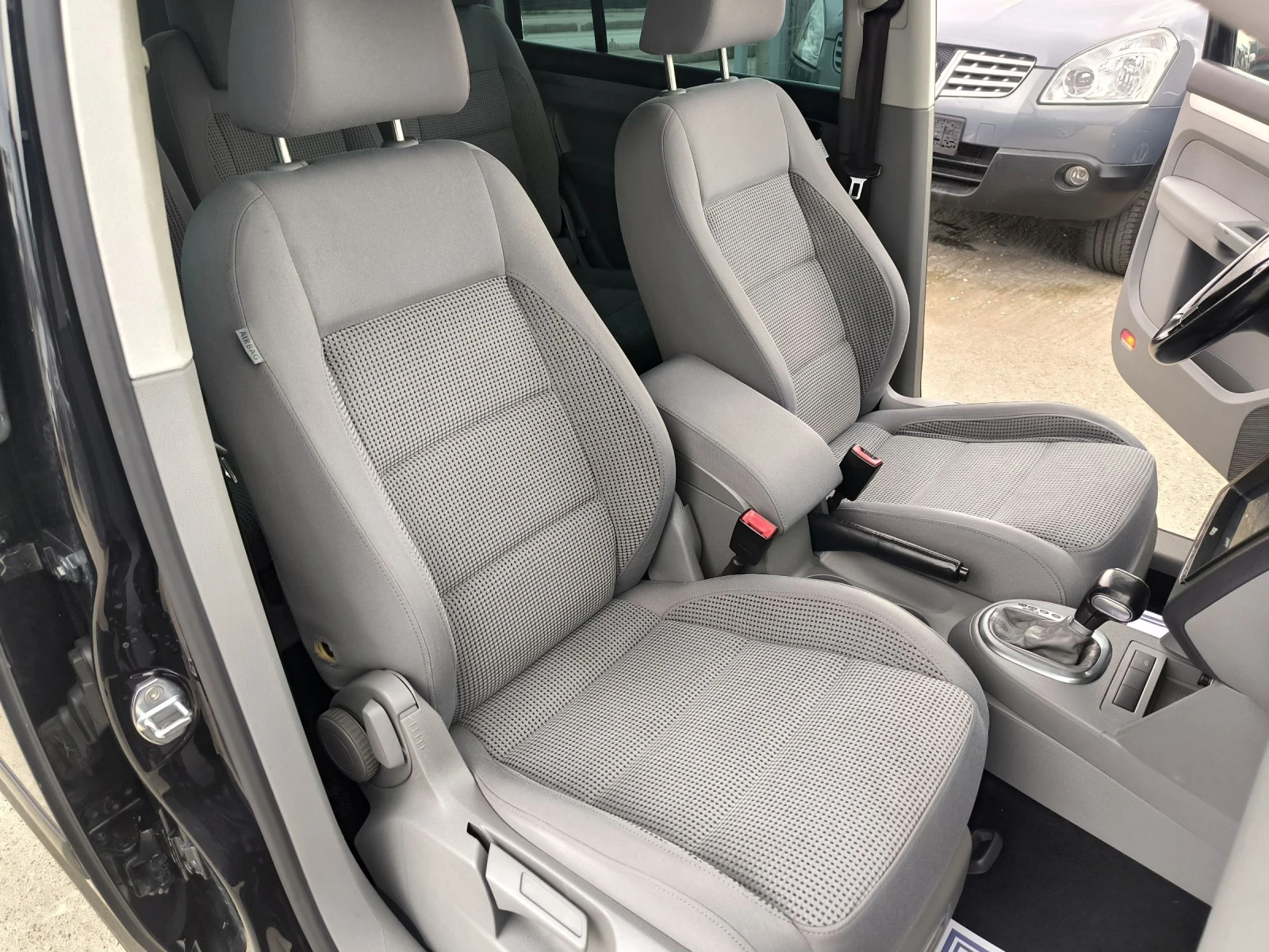 VW Touran 2.0TD Automatic 170kc - изображение 8