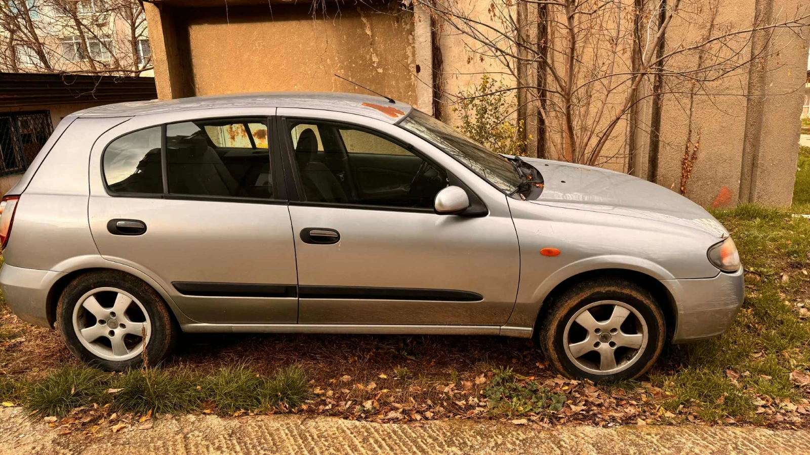 Nissan Almera, снимка 4 - Автомобили и джипове - 53851093
