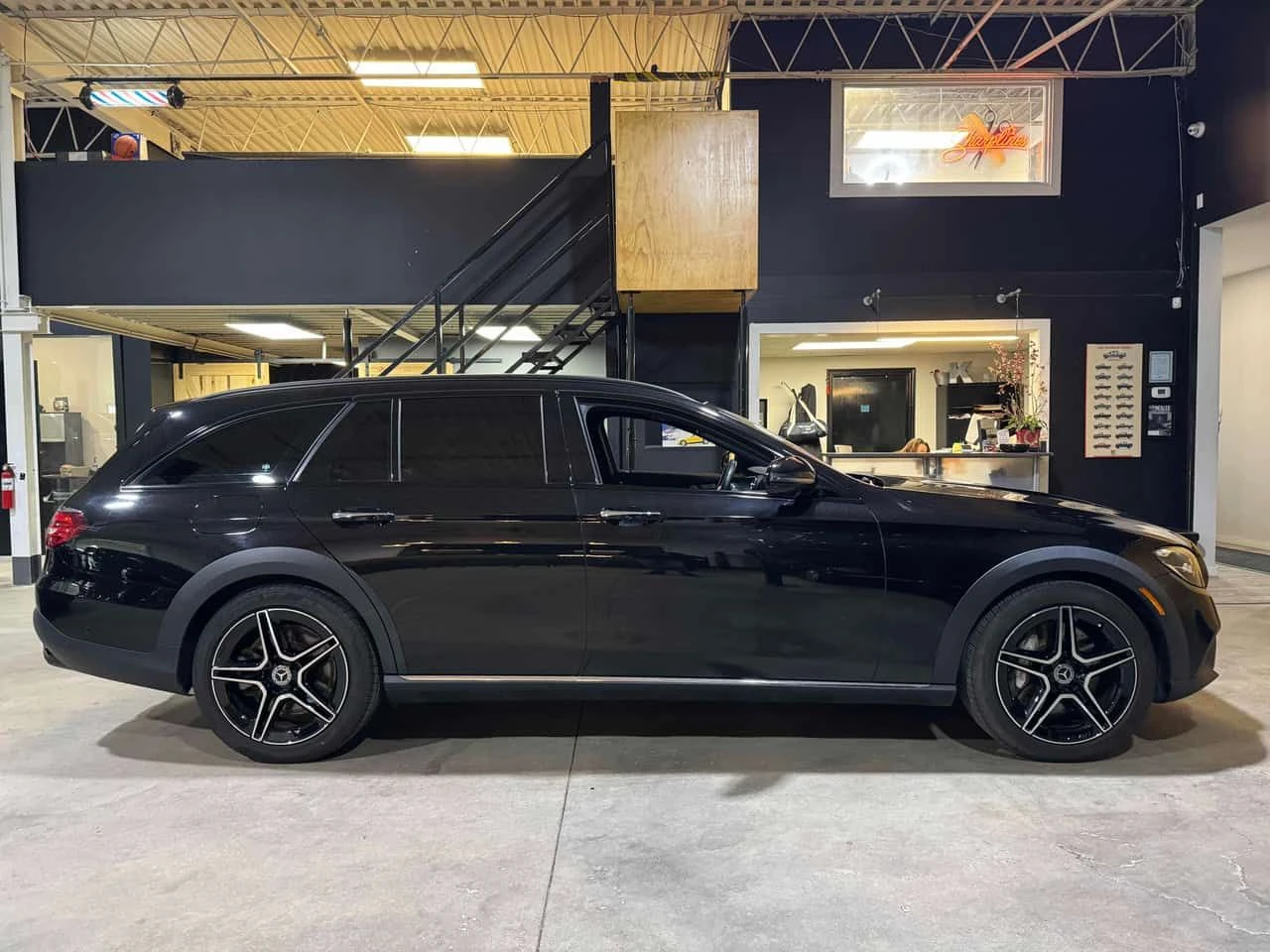 Mercedes-Benz E 450 | DISTRONIC| 360| BURMESTER| ПОДГРЕВ| PANO| 2 КЛЮЧ, снимка 3 - Автомобили и джипове - 54107968