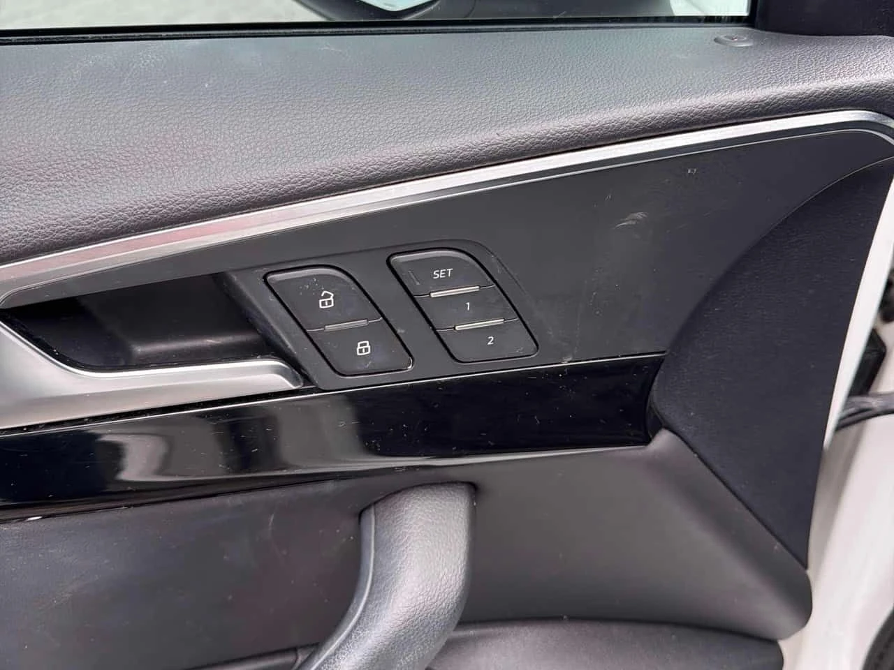 Audi A4 * Komfort * MATRIX* DISTRONIC* KEYLESS* , снимка 11 - Автомобили и джипове - 54478655