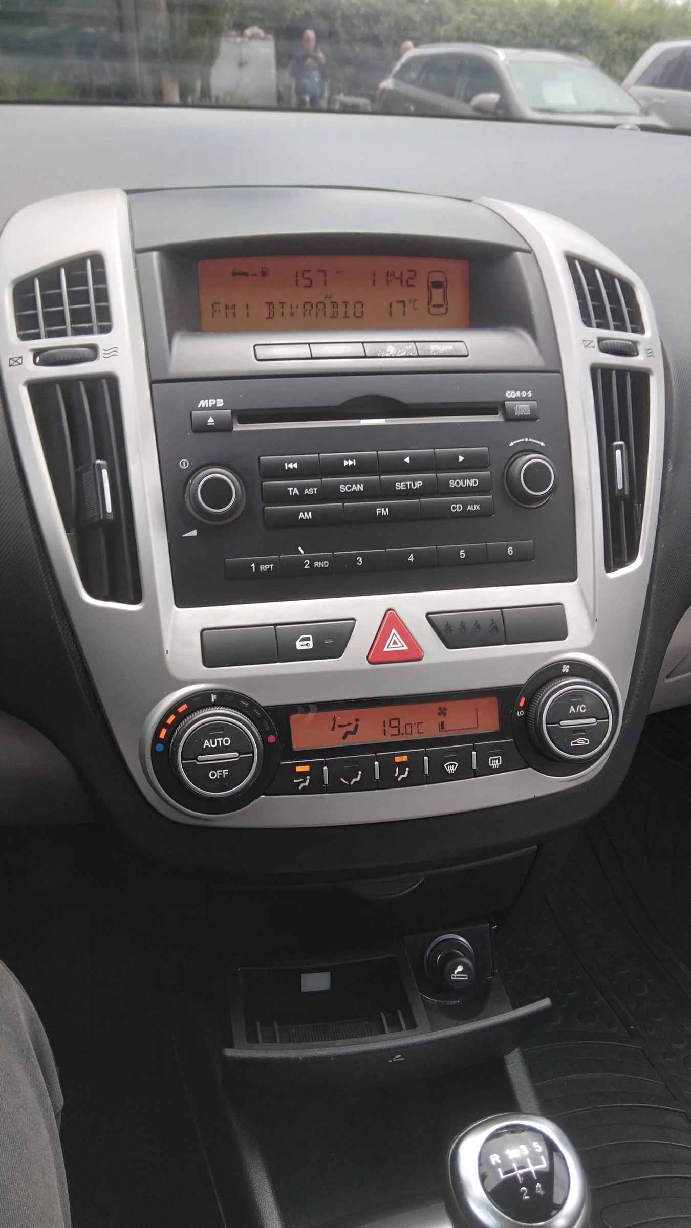 Kia Ceed 1.6i   125кс., снимка 10 - Автомобили и джипове - 54609190