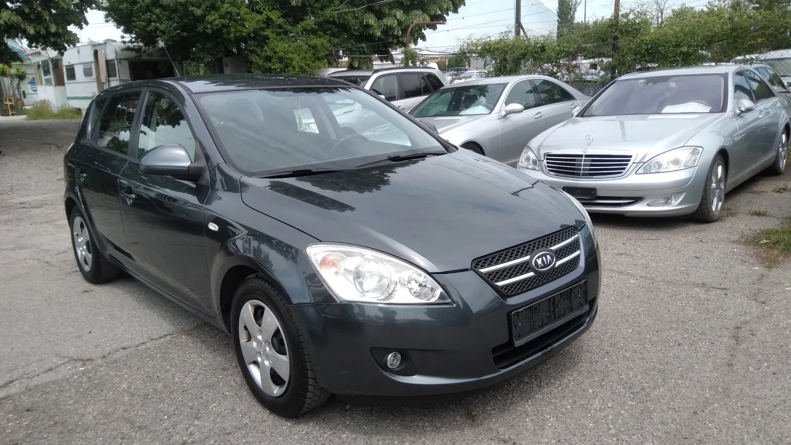 Kia Ceed 1.6i   125кс., снимка 2 - Автомобили и джипове - 54609190