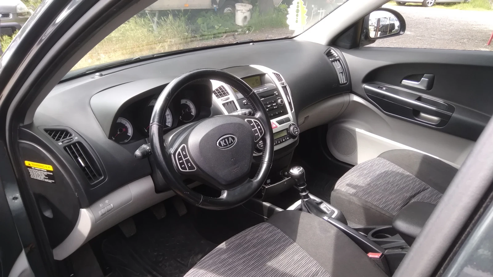 Kia Ceed 1.6i   125кс., снимка 6 - Автомобили и джипове - 54609190
