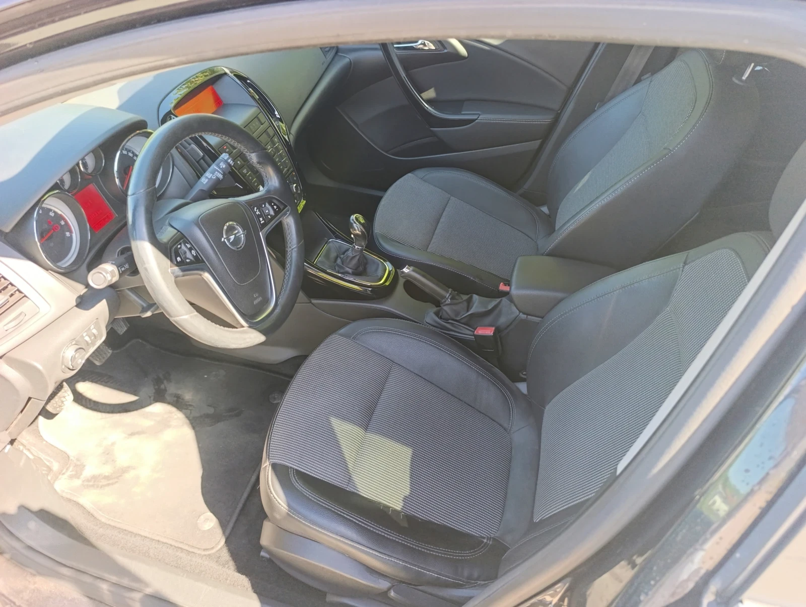 Opel Astra 1.4 Gaz-Benzin, снимка 10 - Автомобили и джипове - 54718146