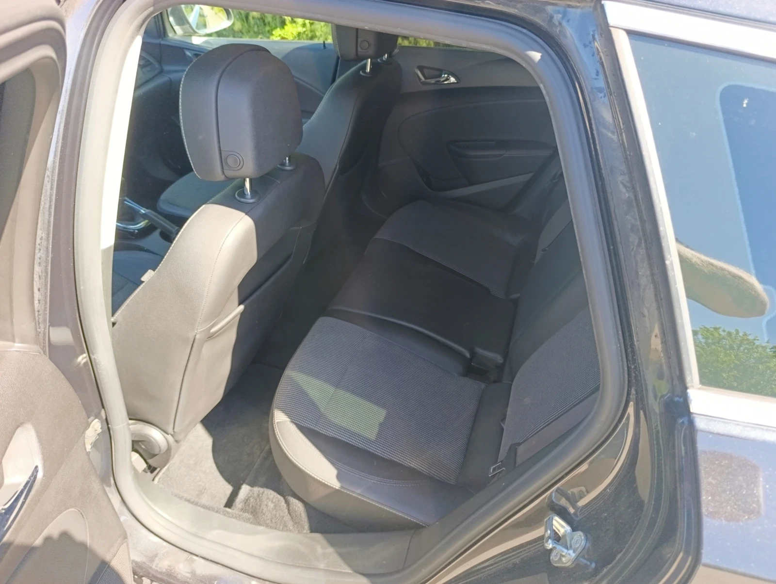 Opel Astra 1.4 Gaz-Benzin, снимка 9 - Автомобили и джипове - 54718146