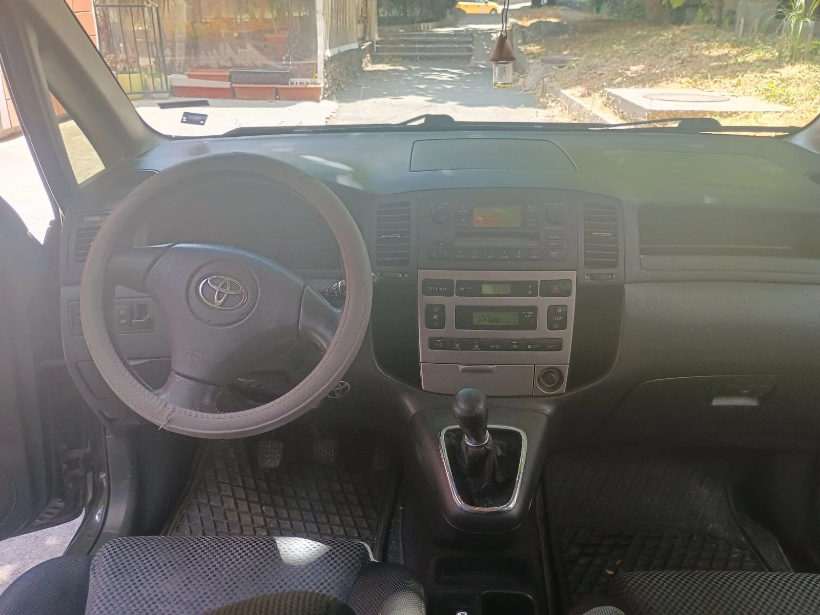 Toyota Corolla verso 2.0 D4D, снимка 5 - Автомобили и джипове - 54723593
