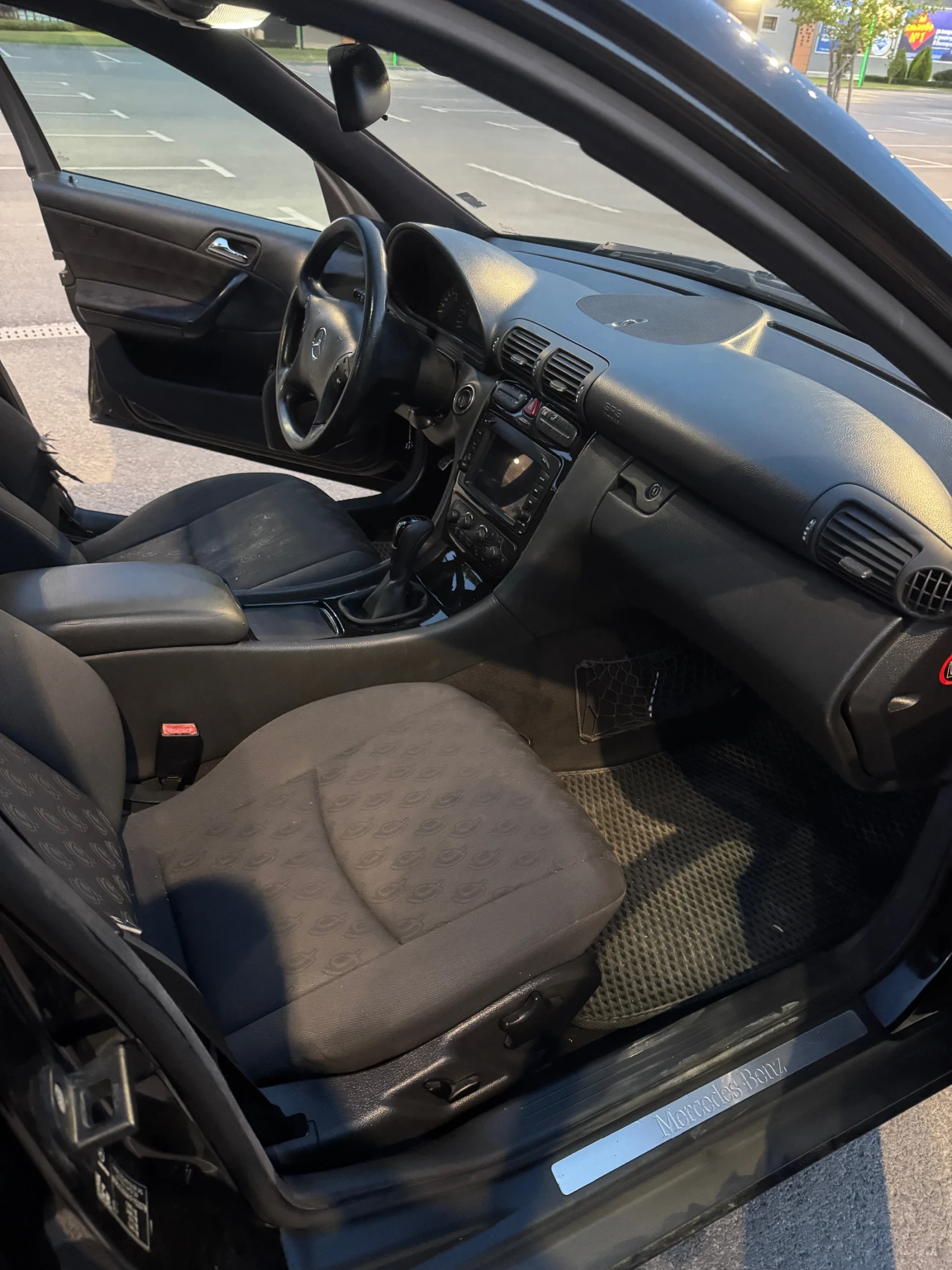 Mercedes-Benz C 220, снимка 13 - Автомобили и джипове - 54875616