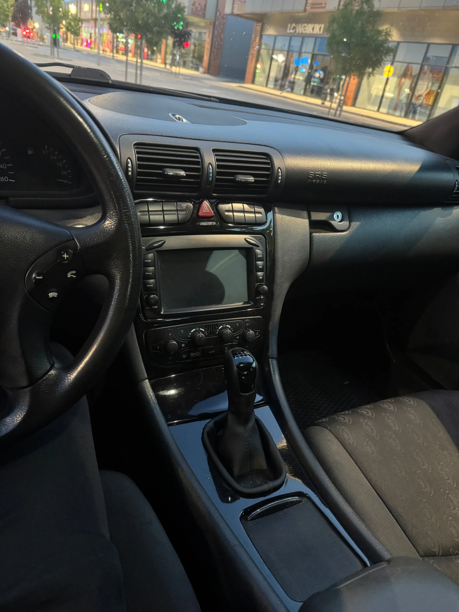Mercedes-Benz C 220, снимка 12 - Автомобили и джипове - 54875616