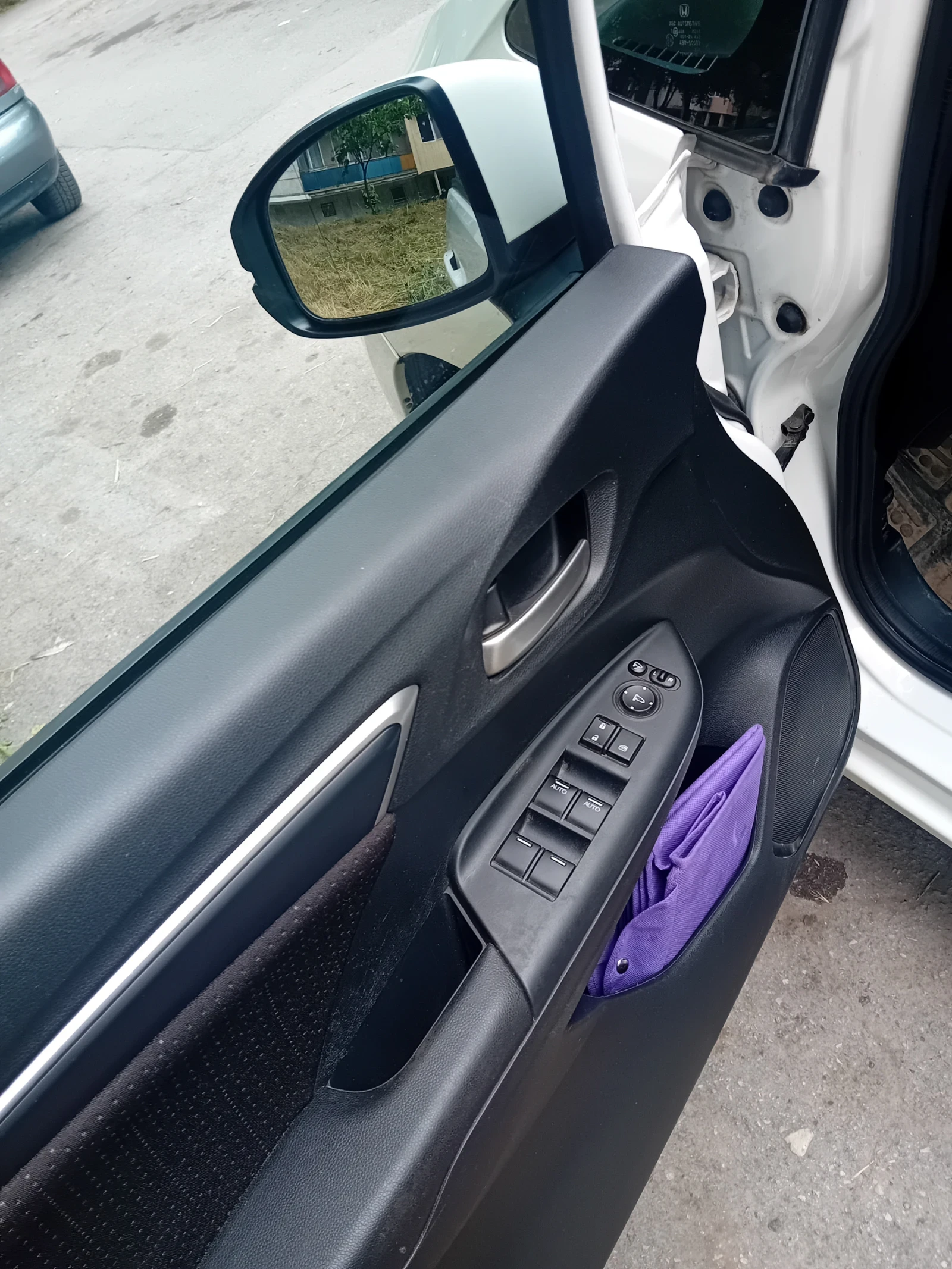 Honda Jazz 1.3i vtec, снимка 12 - Автомобили и джипове - 54884164