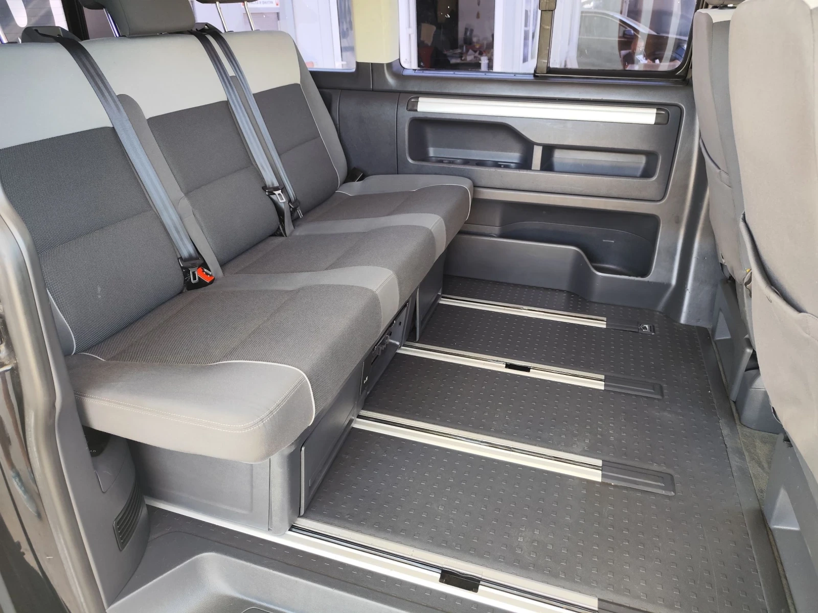 VW Multivan 2.0 TDI Швейцария , снимка 15 - Автомобили и джипове - 55334458