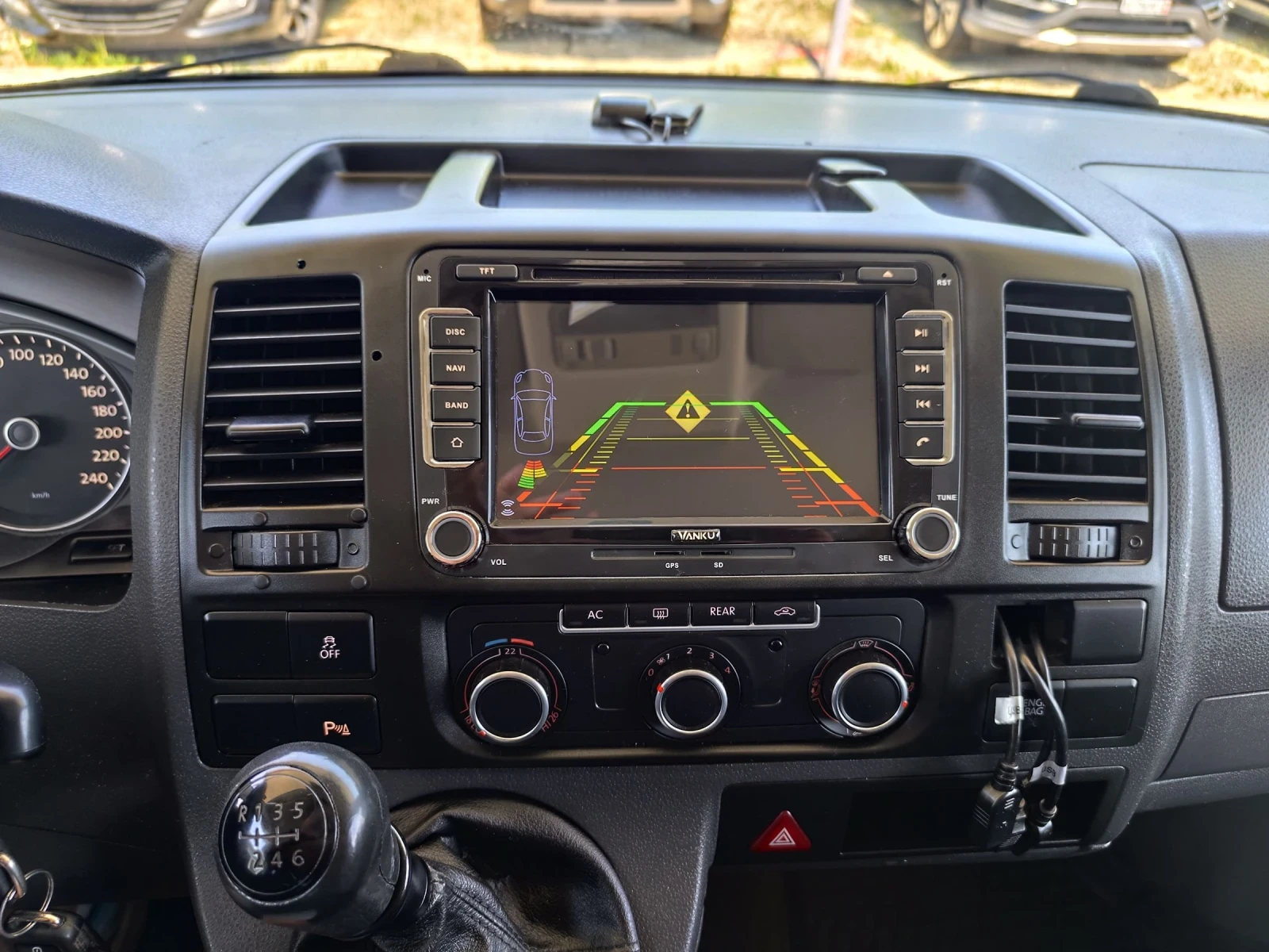 VW Multivan 2.0 TDI Швейцария , снимка 7 - Автомобили и джипове - 55334458