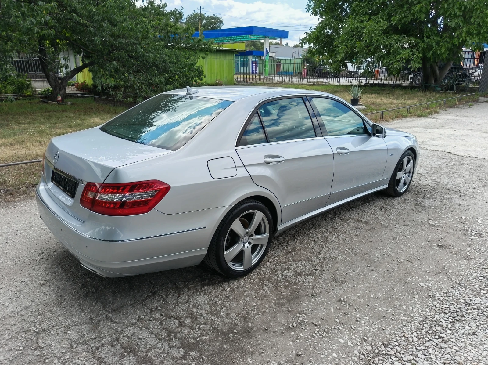 Mercedes-Benz E 220 2.2 CDI AVANTGARDE 7G, снимка 4 - Автомобили и джипове - 55394375