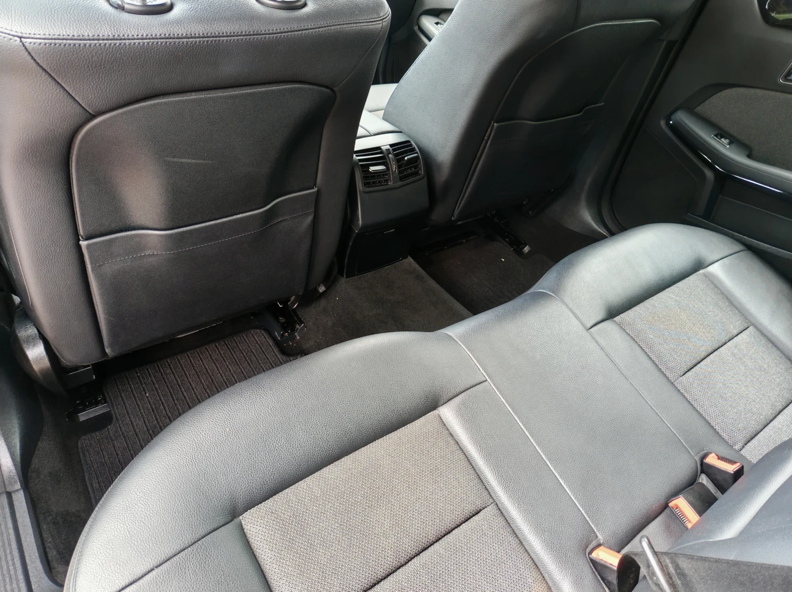 Mercedes-Benz E 220 2.2 CDI AVANTGARDE 7G, снимка 11 - Автомобили и джипове - 55394375