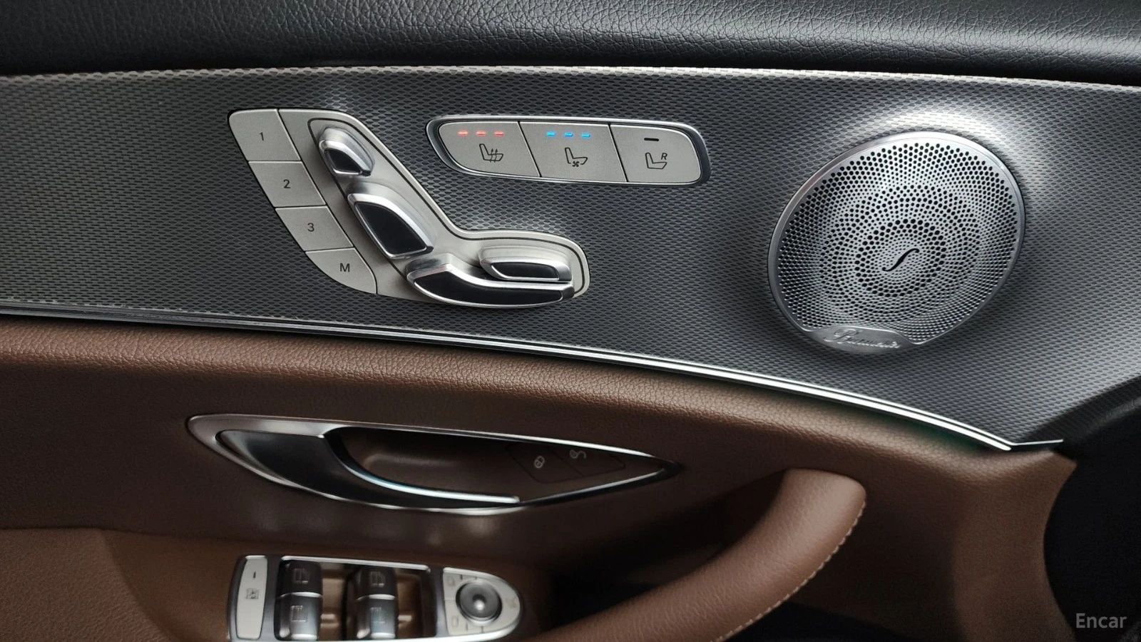 Mercedes-Benz E 300 4MATIC* 360* BURMESTER* DISTRONIC* ОБДУХ, снимка 7 - Автомобили и джипове - 55465439