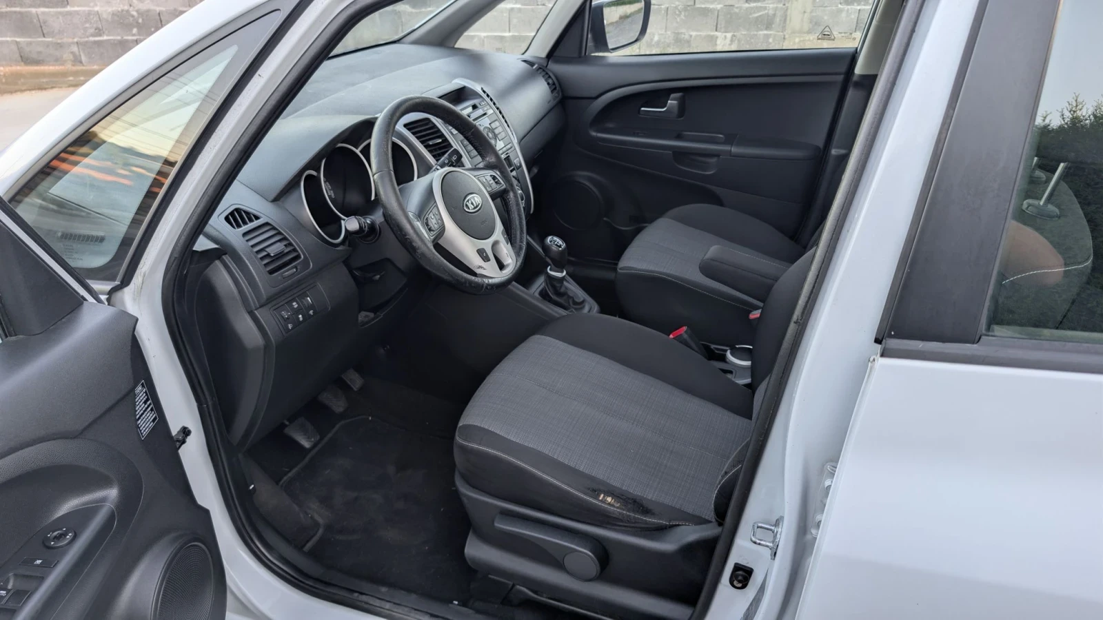 Kia Venga 1.4d, снимка 5 - Автомобили и джипове - 55965576