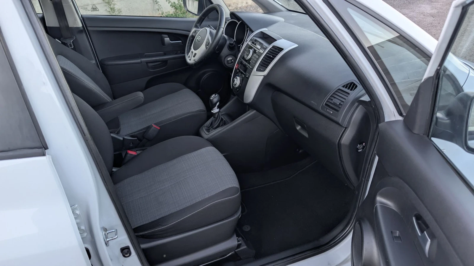 Kia Venga 1.4d, снимка 7 - Автомобили и джипове - 55965576