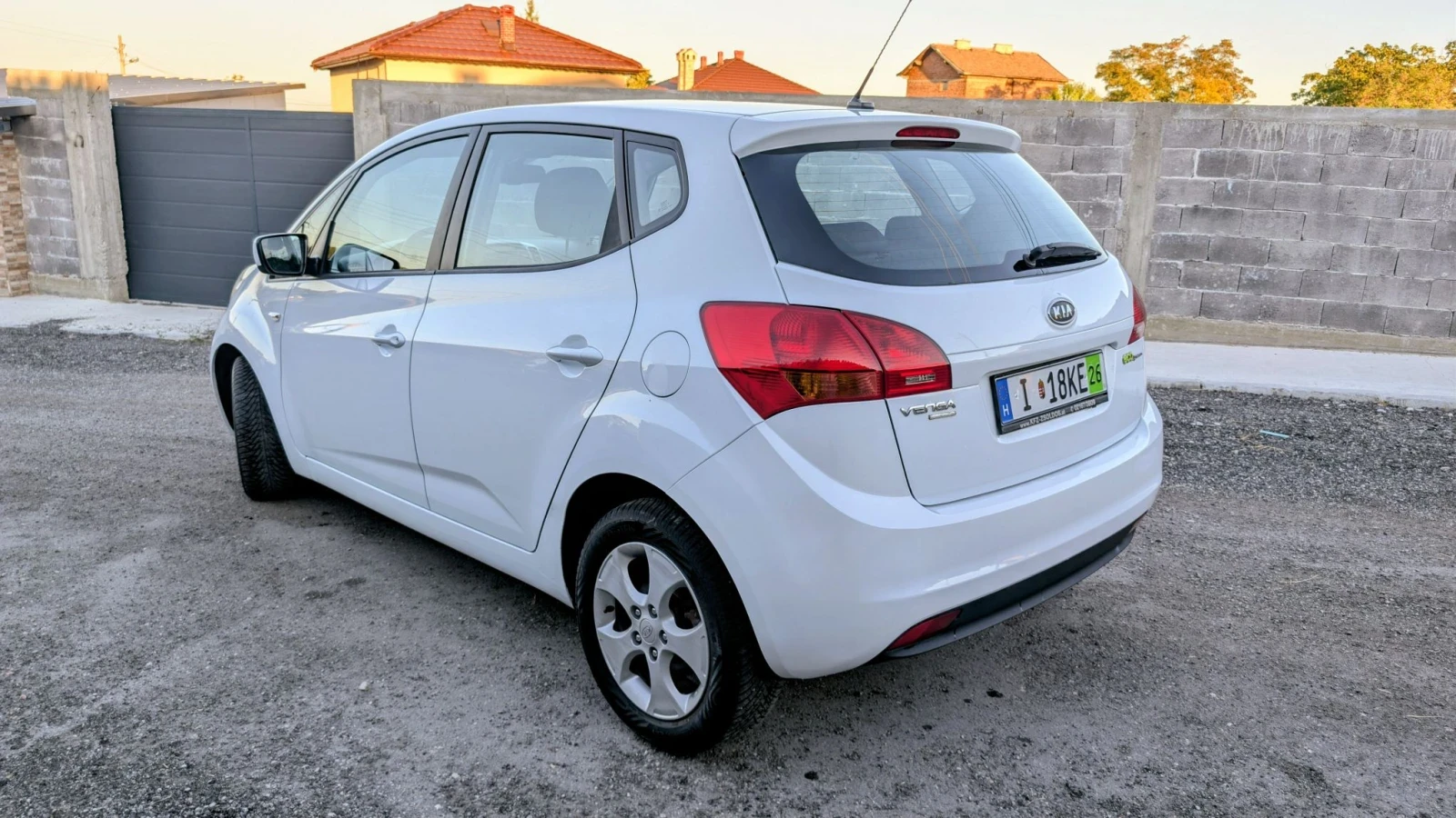 Kia Venga 1.4d, снимка 3 - Автомобили и джипове - 55965576