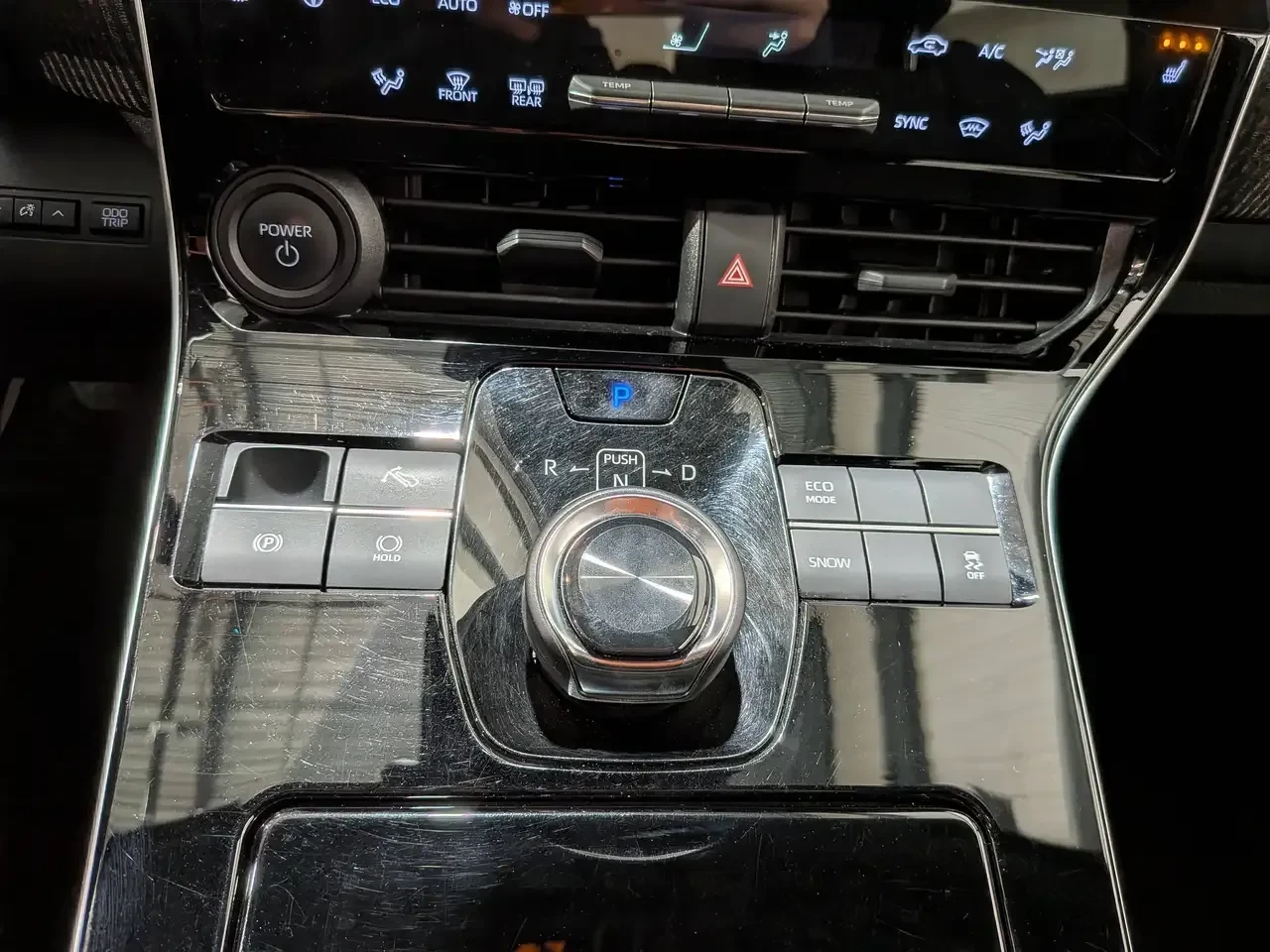 Toyota bZ4X XLE/ПОДГРЕВИ/ДИСТРОНИК/CARFAX/, снимка 13 - Автомобили и джипове - 56283347