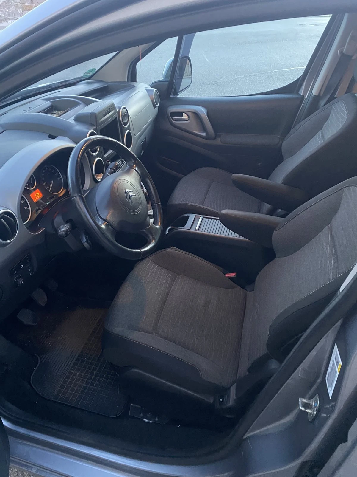 Citroen Berlingo, снимка 11 - Автомобили и джипове - 56679878