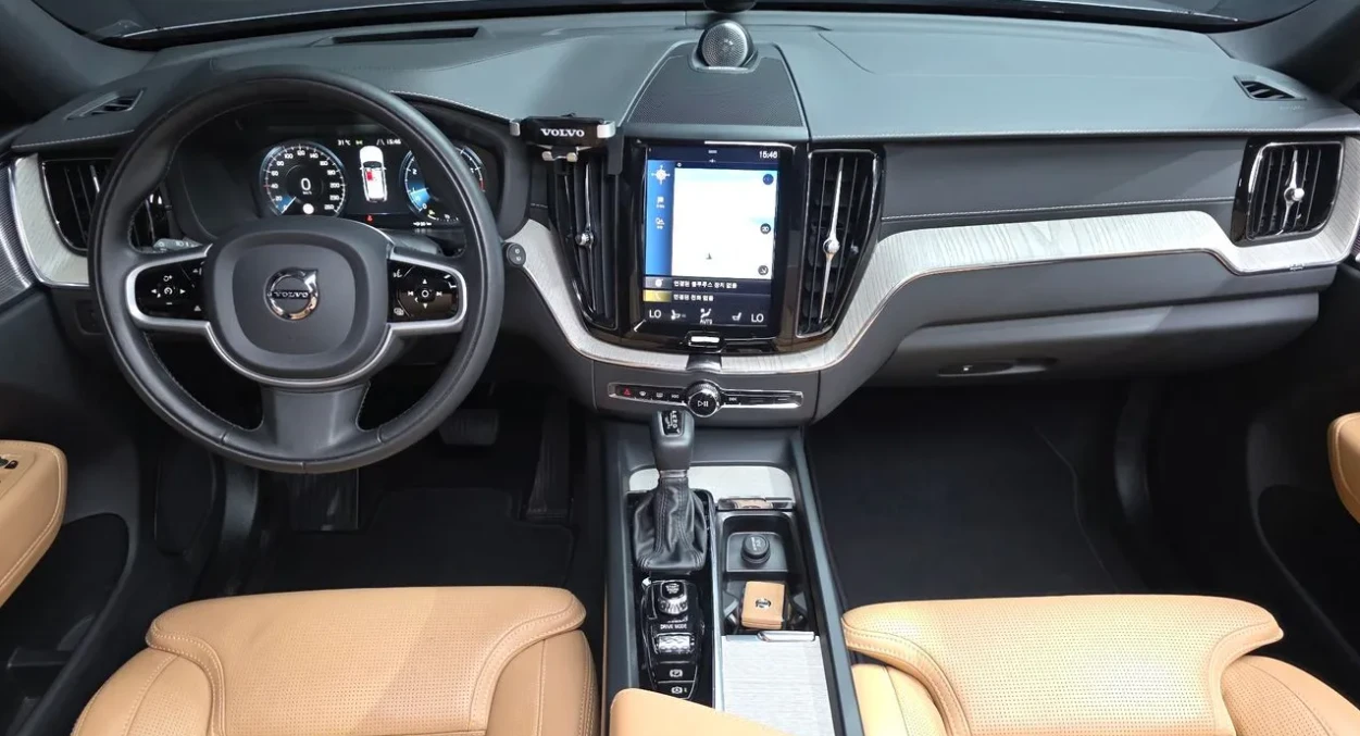 Volvo XC60 КОЖА* ОБДУХ* 360* МАСАЖHUD* , снимка 8 - Автомобили и джипове - 55599469