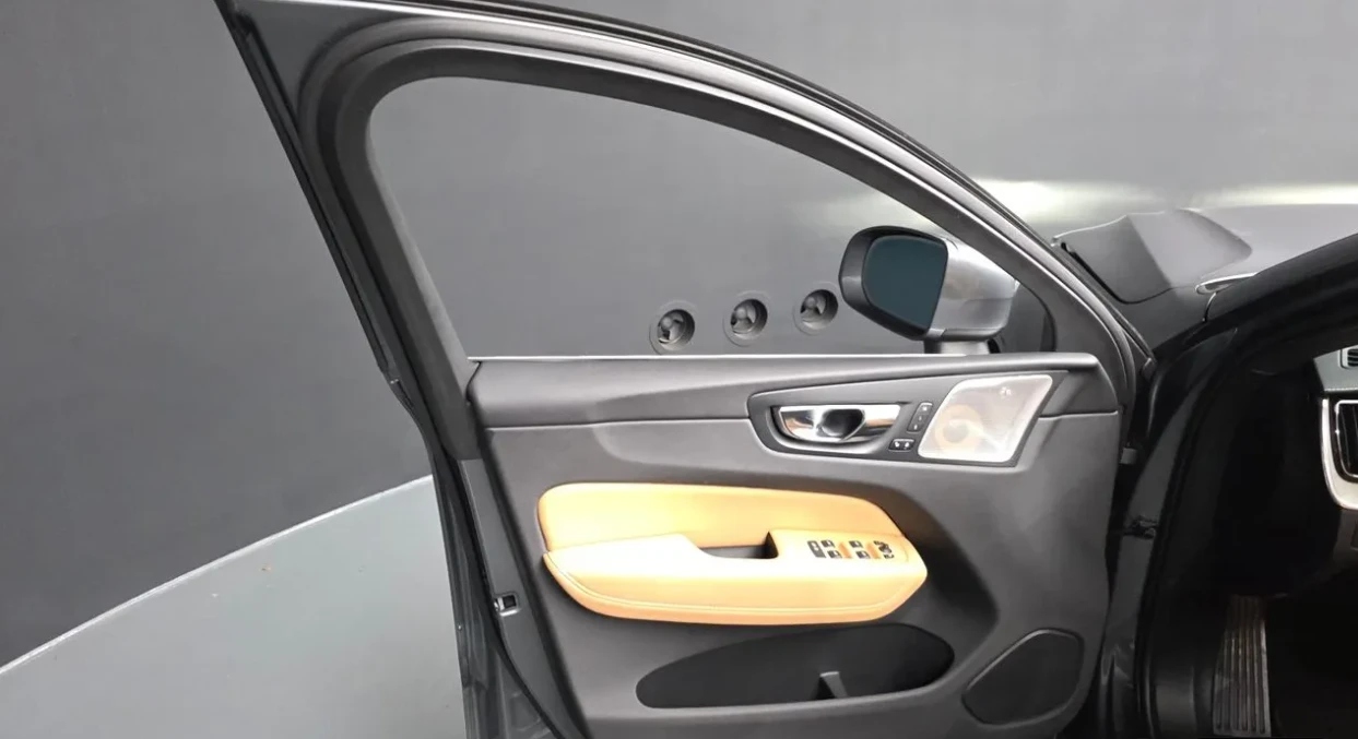 Volvo XC60 КОЖА* ОБДУХ* 360* МАСАЖHUD* , снимка 7 - Автомобили и джипове - 55599469