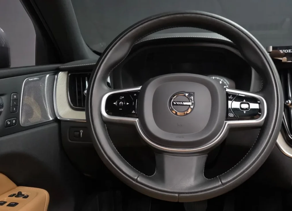 Volvo XC60 КОЖА* ОБДУХ* 360* МАСАЖHUD* , снимка 9 - Автомобили и джипове - 55599469