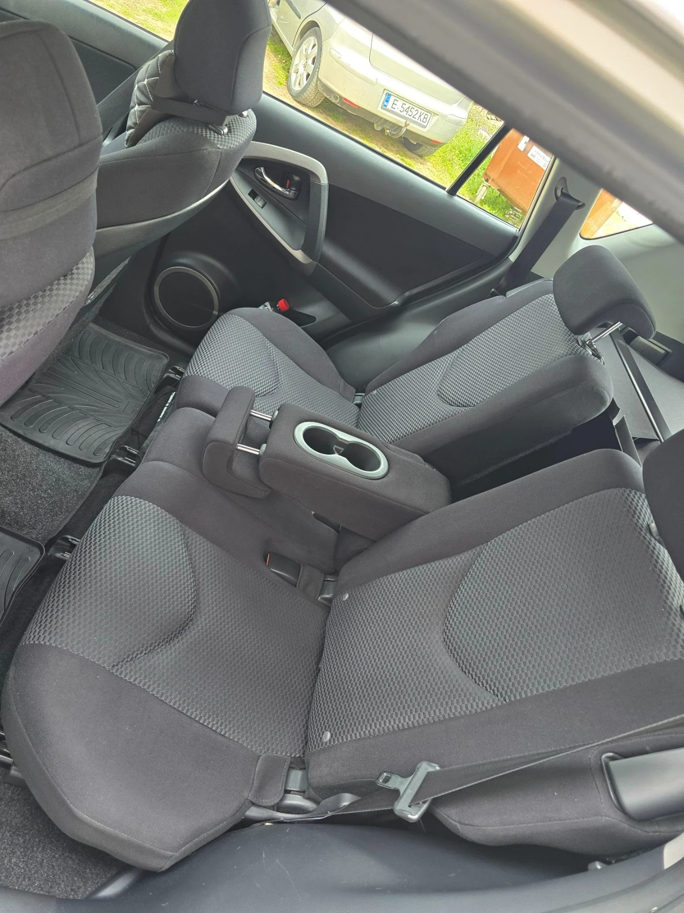 Toyota Rav4 2.2 d4d, снимка 14 - Автомобили и джипове - 56237173