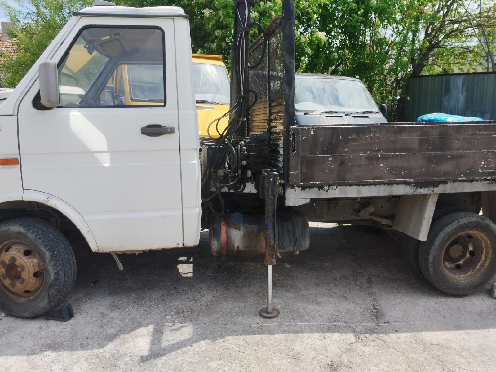 Iveco 35-8 Бордови с кран - изображение 9