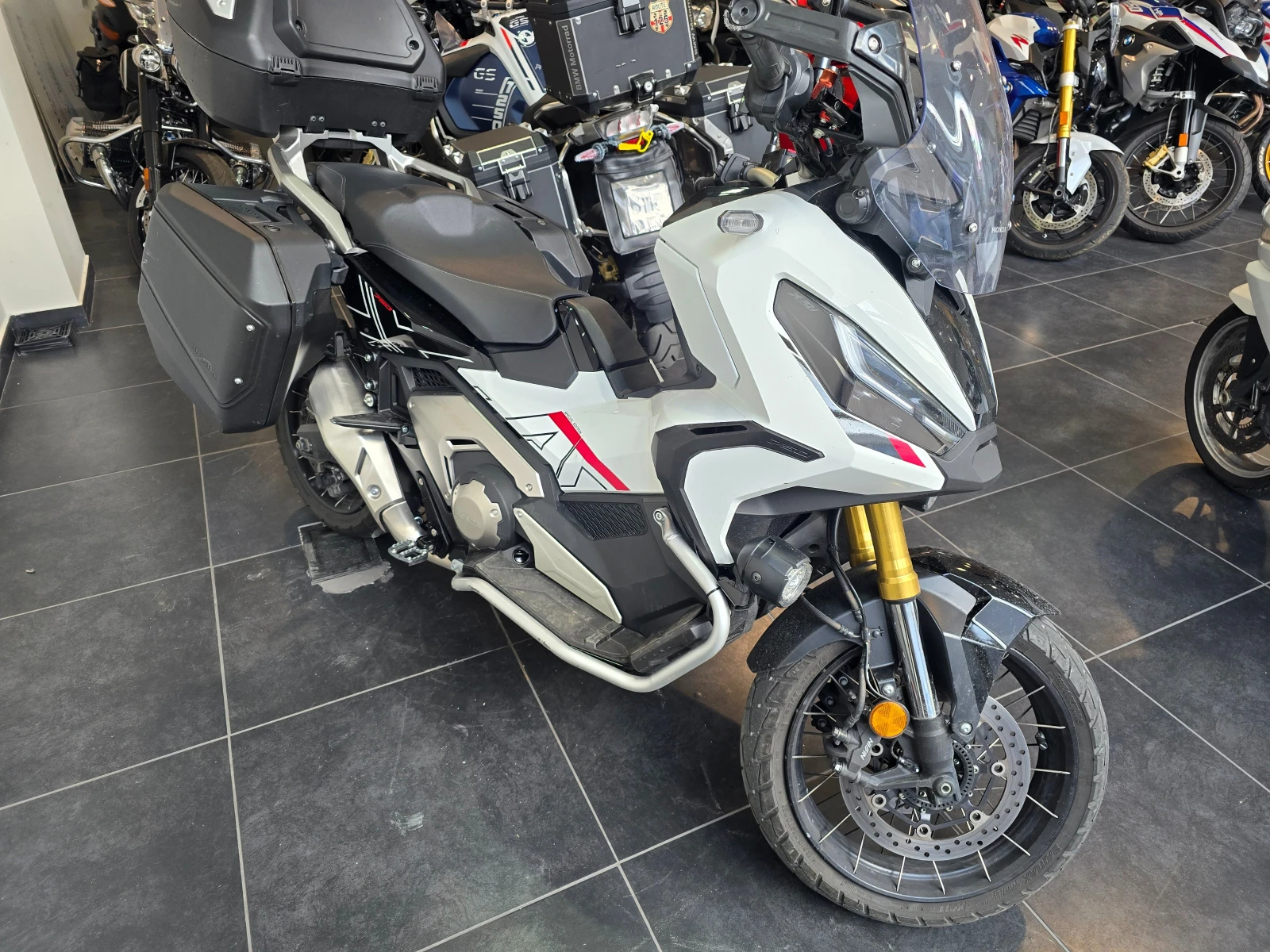 Honda X-ADV 750  6000km!!! Full Adv. Kit - изображение 2