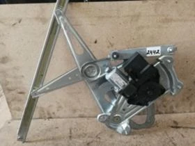 Стъклоповдигач преден десен Renault Megane Iii  - 2008-2014 , снимка 1