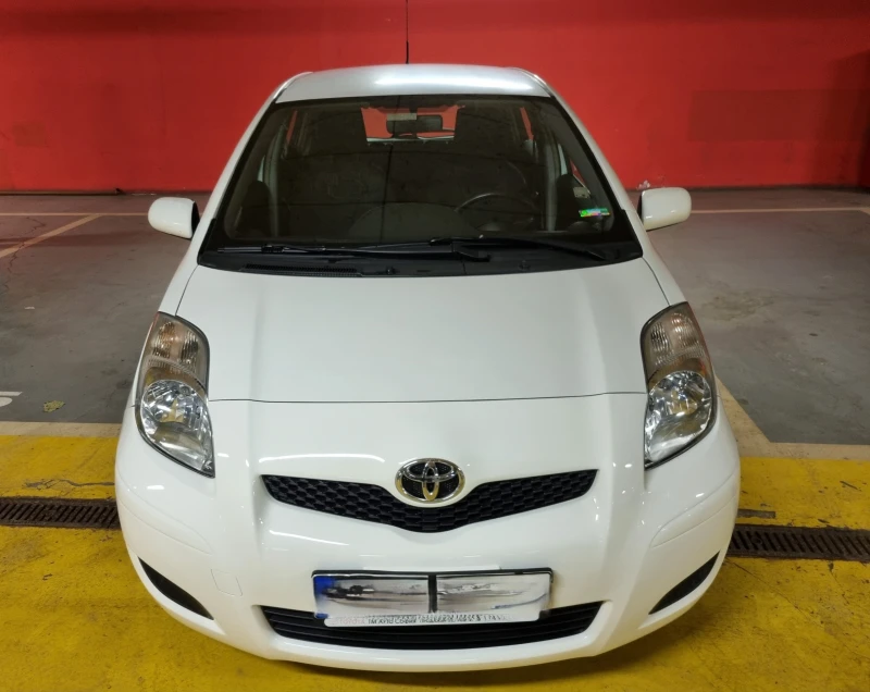 Toyota Yaris 1.3VVT-i, снимка 8 - Автомобили и джипове - 48177709