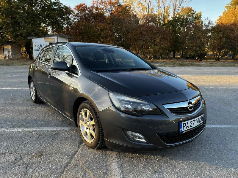 Opel Astra, снимка 1 - Автомобили и джипове - 48677966