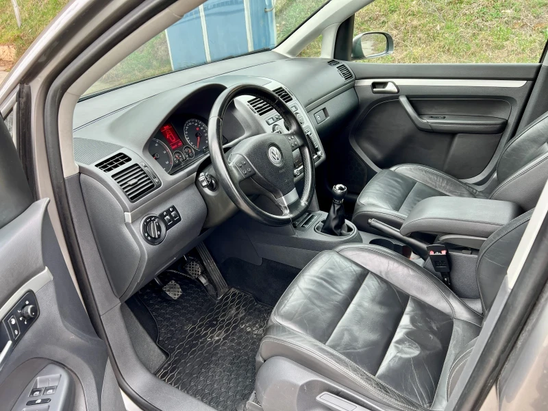 VW Touran 2.0 TDI без ръжди , снимка 9 - Автомобили и джипове - 49504808