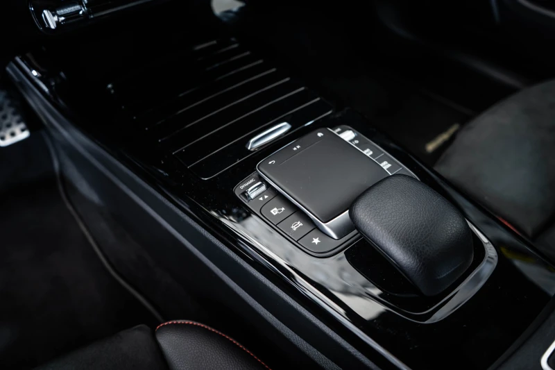 Mercedes-Benz CLA 250 e Coupe * AMG* Camera, снимка 9 - Автомобили и джипове - 52524142