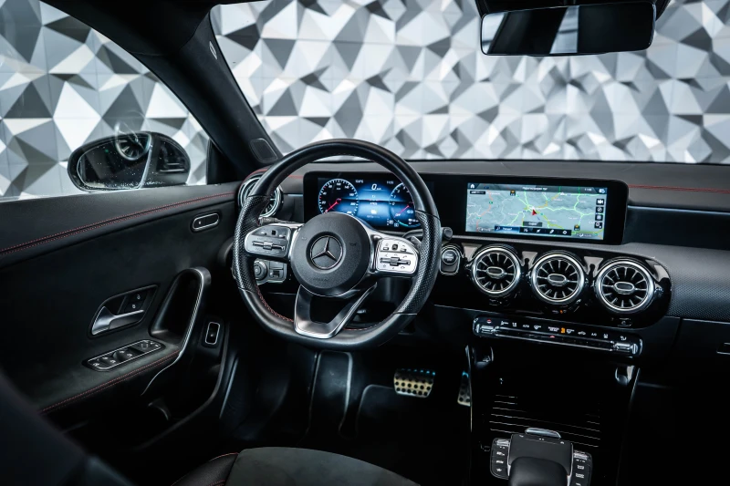 Mercedes-Benz CLA 250 e Coupe * AMG* Camera, снимка 10 - Автомобили и джипове - 52524142