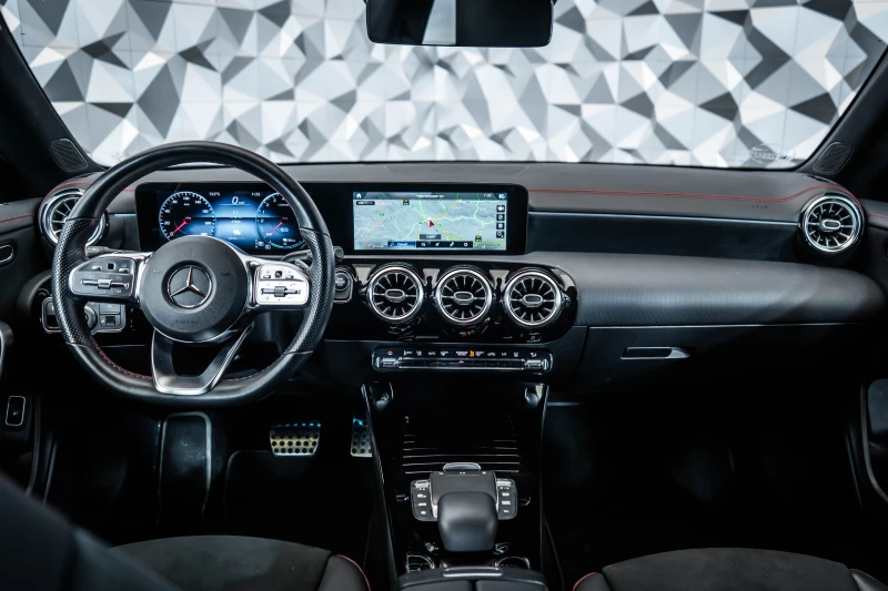 Mercedes-Benz CLA 250 e Coupe * AMG* Camera, снимка 17 - Автомобили и джипове - 52524142