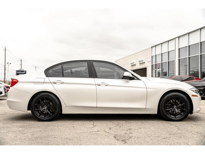 BMW 328 * АВТО КРЕДИТ* ЦЕНА ДО БГ * СЕРВИЗНА ИСТОРИЯ * , снимка 4 - Автомобили и джипове - 52850548