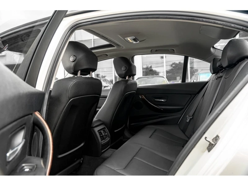 BMW 328 * АВТО КРЕДИТ* ЦЕНА ДО БГ * СЕРВИЗНА ИСТОРИЯ * , снимка 11 - Автомобили и джипове - 52850548