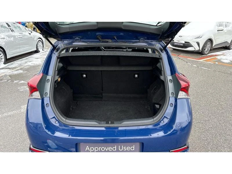 Toyota Auris 1.8 HSD TERRA, снимка 10 - Автомобили и джипове - 53329465