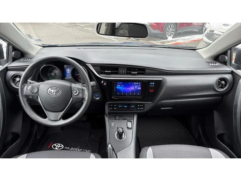 Toyota Auris 1.8 HSD TERRA, снимка 8 - Автомобили и джипове - 53329465
