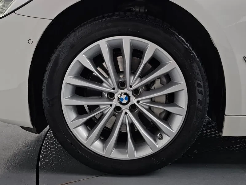 BMW 520 xDrive Luxury, снимка 4 - Автомобили и джипове - 55747927