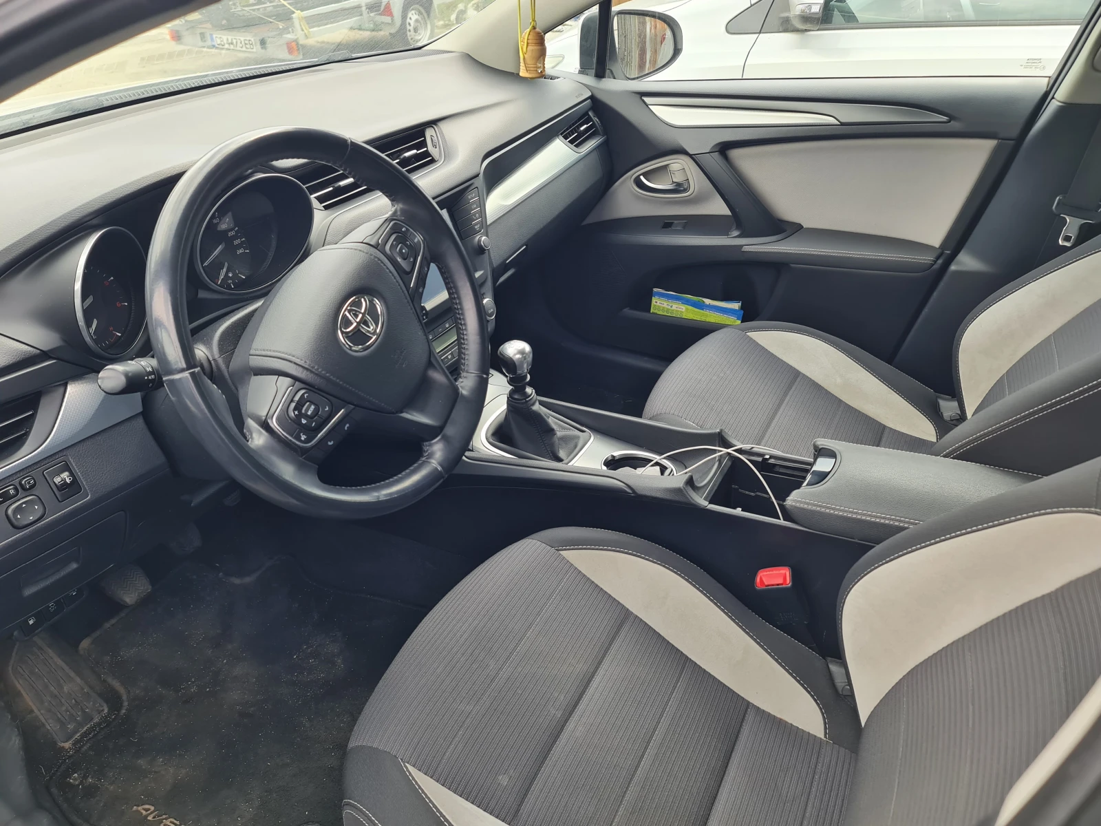 Toyota Avensis  - изображение 7