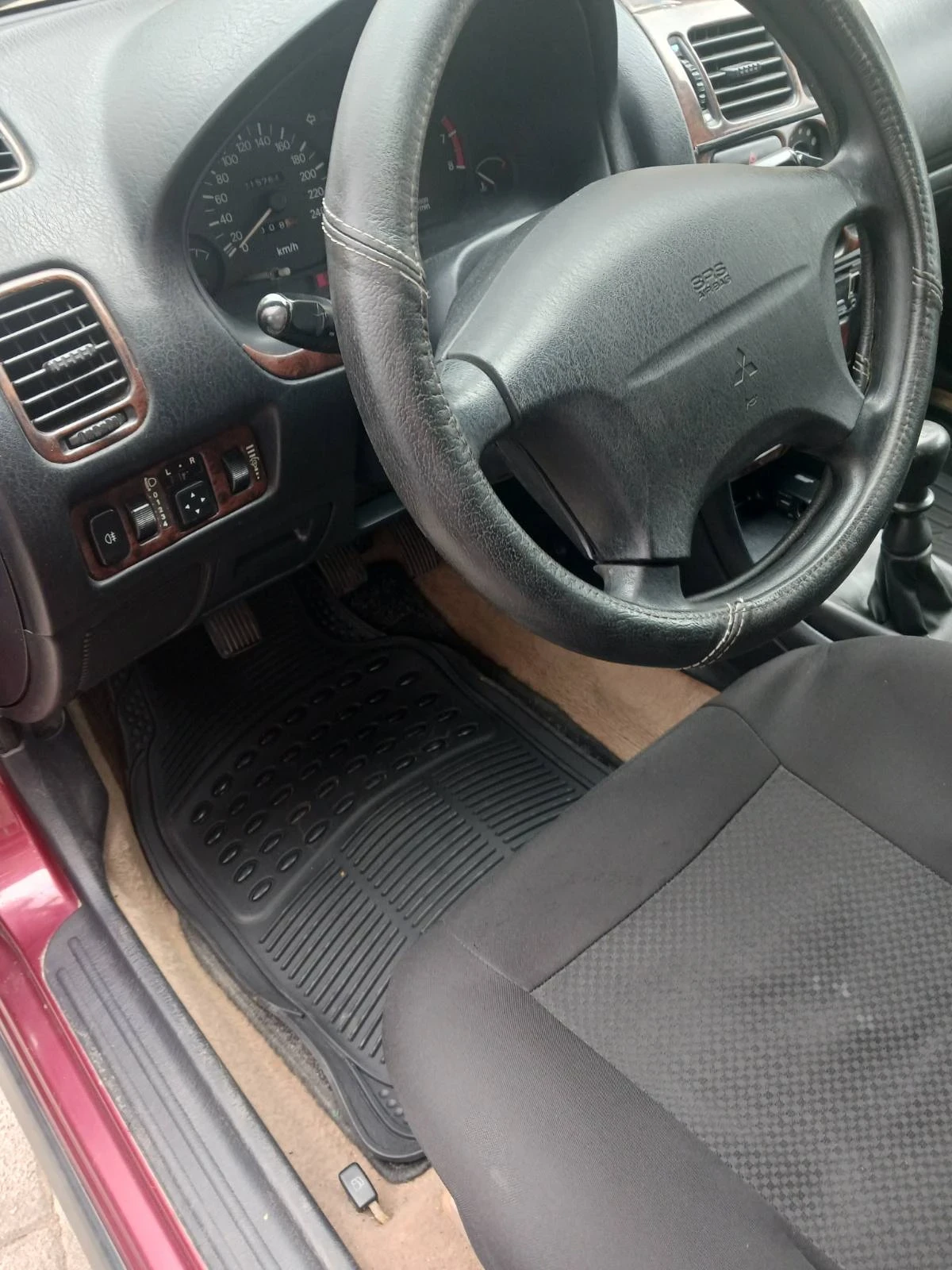 Mitsubishi Carisma GLX - изображение 6