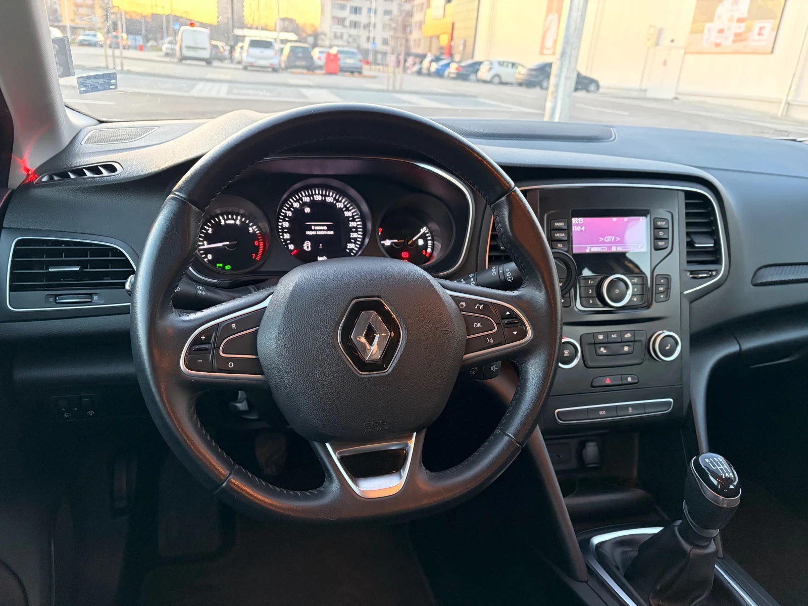 Renault Megane 1.3 TCe, снимка 13 - Автомобили и джипове - 53769735