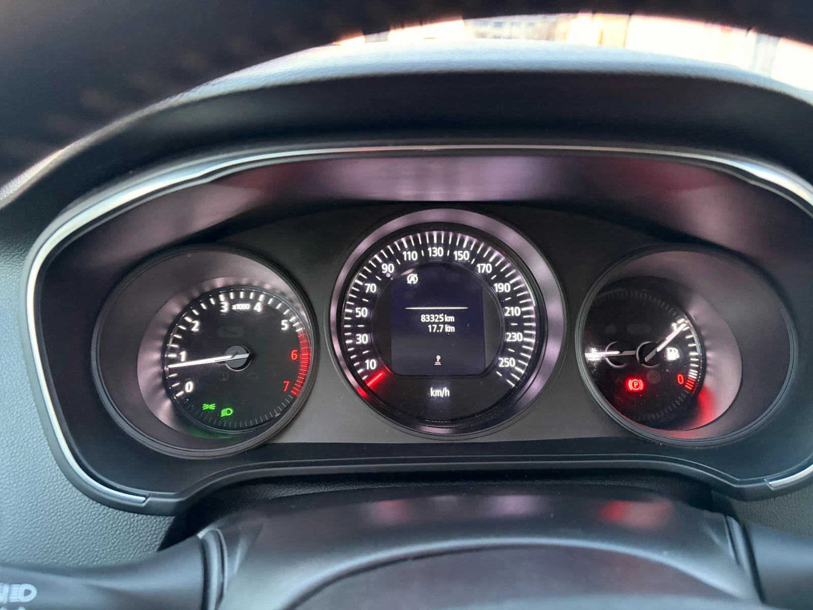 Renault Megane 1.3 TCe, снимка 12 - Автомобили и джипове - 53769735