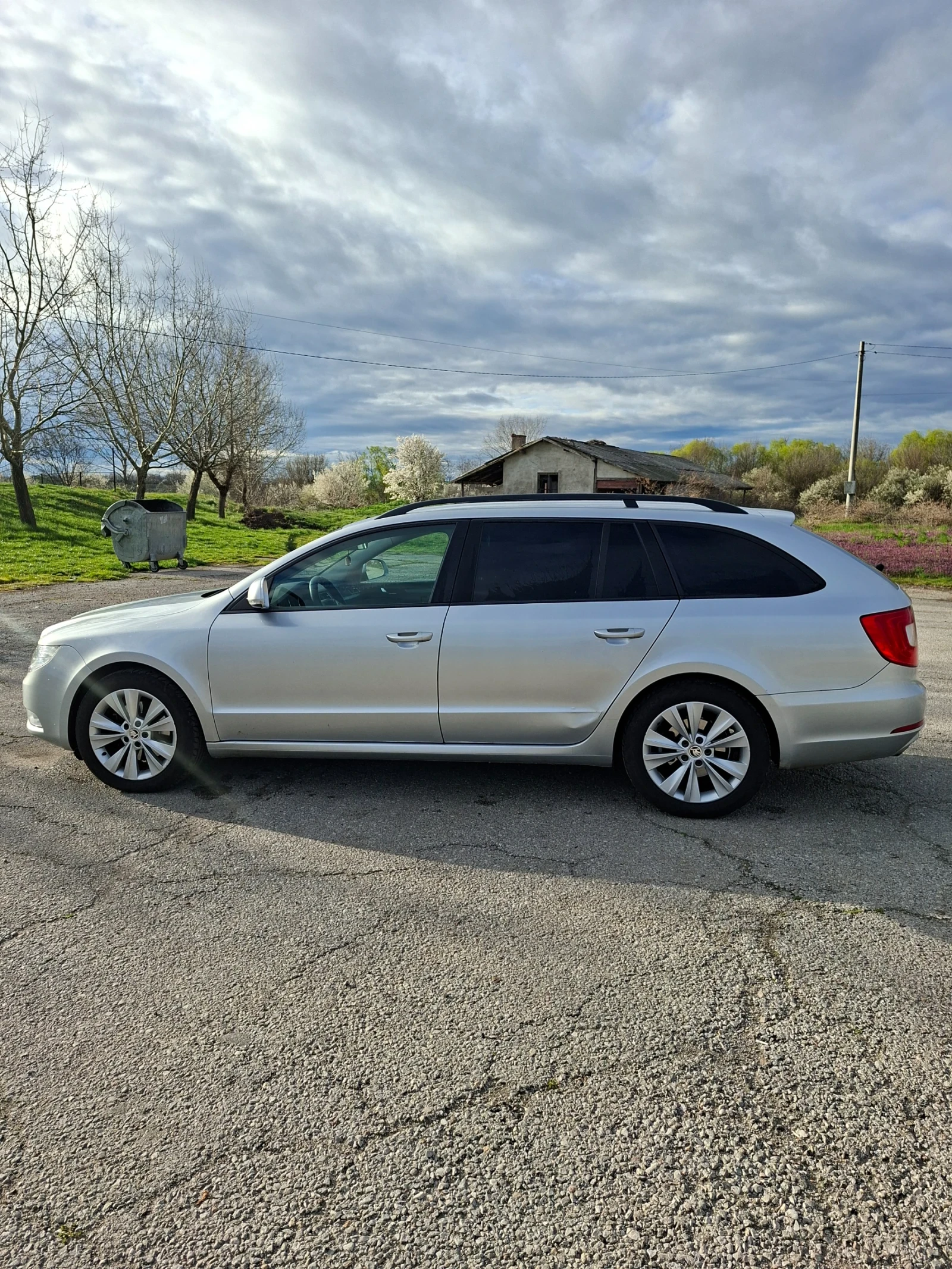 Skoda Superb 2.0 Tdi, снимка 8 - Автомобили и джипове - 54022211