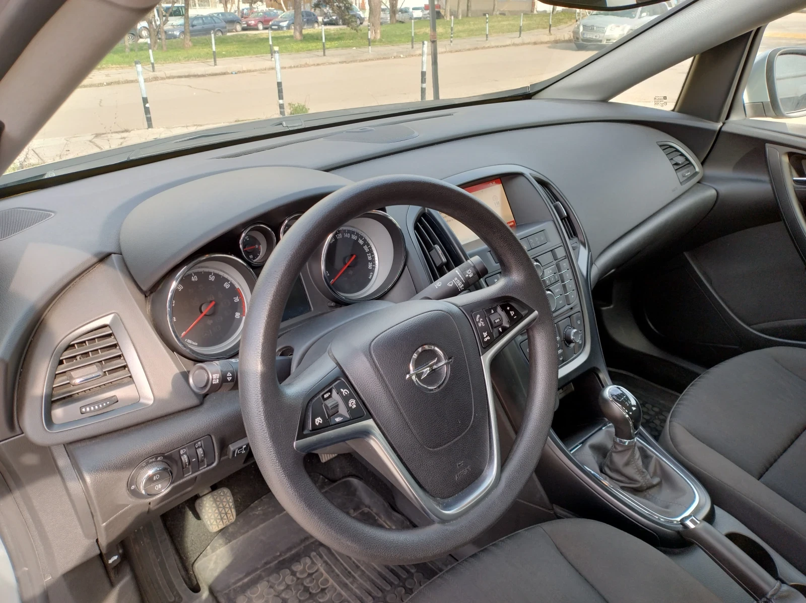 Opel Astra J 1.6 ГАЗ от България, снимка 8 - Автомобили и джипове - 54207405