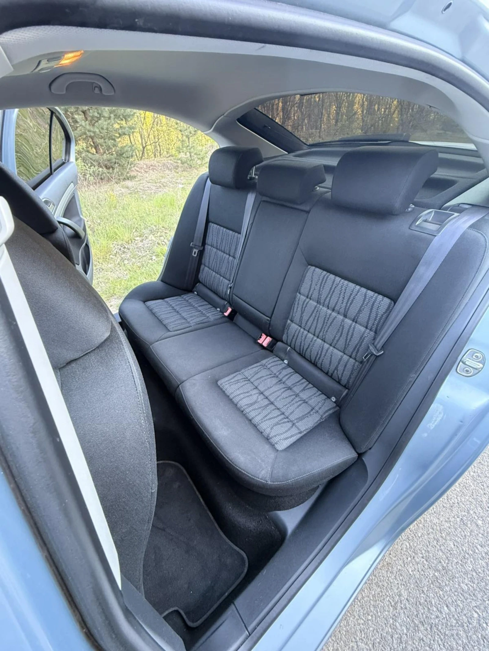 Skoda Octavia 1.6 TDi, снимка 8 - Автомобили и джипове - 54375450